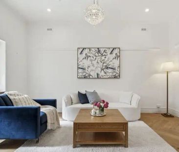 “FAMILY HOME WITH PLENTY OF CHARACTER” - Photo 3