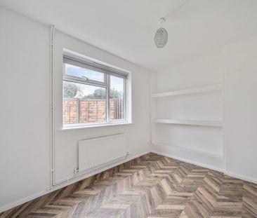 3 bedroom end of terrace house to rent - Photo 4