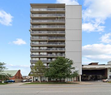 Regency Colonade Apartments - Photo 3