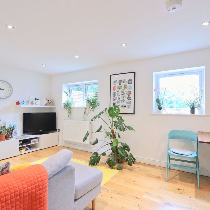2 Bedroom Home – Professional Let - Photo 1