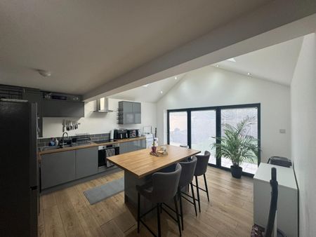 3 bedroom Bungalow To Let - Photo 5