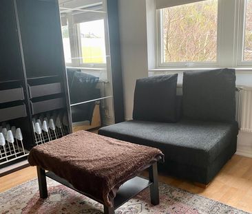 Körsbärsgatan, Älta - Photo 1