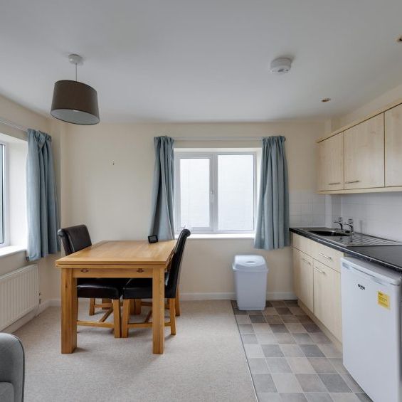 1 Bed Flat - Photo 1
