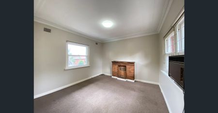 2 BEDROOM FLAT - Photo 2