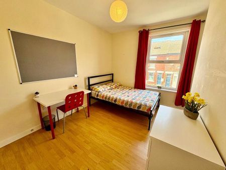 5 bedroom terraced house to rent - Photo 5