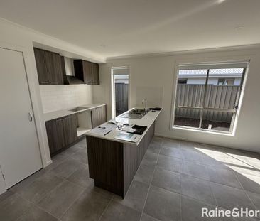 Brand New 4-Bedroom Family Home in Munno Para Downs! - Photo 5