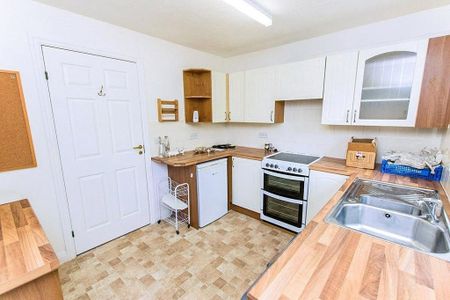 2 bedroom bungalow to rent - Photo 2