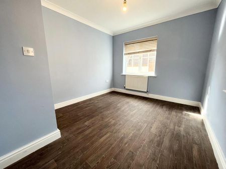 4 bedroom detached house to rent - Photo 4
