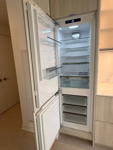 For Lease - 11 Yorkville Avenue Unit# 3407, Toronto, Ontario - Photo 2