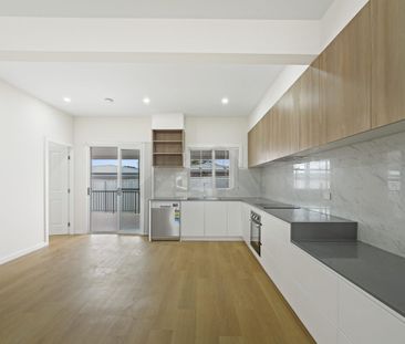 Comfortable 3-Bedroom Family Home with Spacious Outdoor Entertainin... - Photo 4