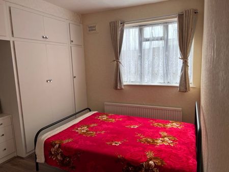 Room in a Shared Flat, London, E11 - Photo 2