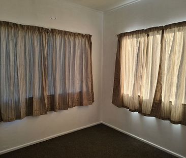 Sunny 2-bedroom unit in Moera, Lower Hutt - Photo 1