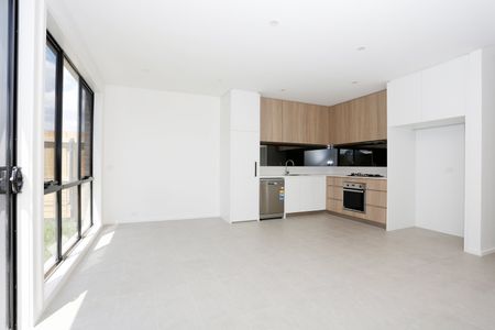 98 Royal Road, Braybrook VIC 3019 - Photo 2