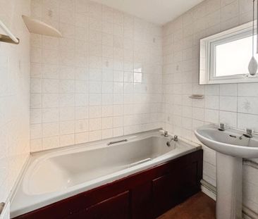 2 bedroom end of terrace house to rent - Photo 5