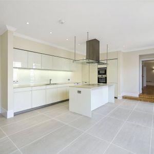 3 bedroom flat to rent - Photo 2