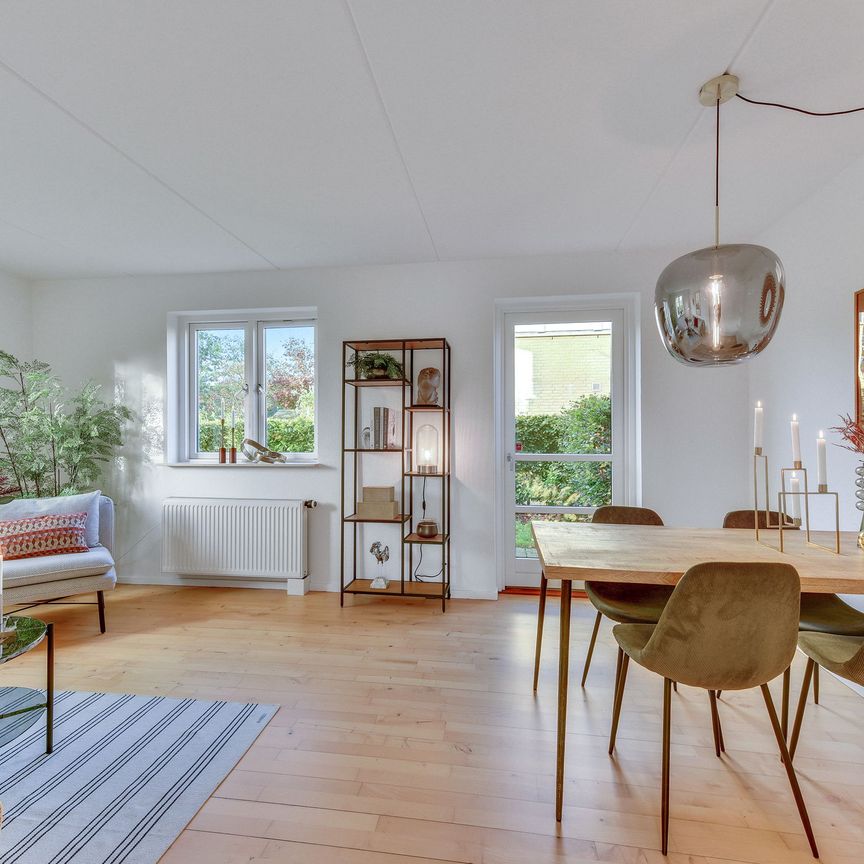 Flyt ind i Thorshammer, et hyggeligt område med byhusstemning, her får du skønne fællesområder med legeplads og gode rammer for et godt fællesskab - Photo 1