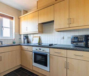 2 bed Flat for rent - Photo 5