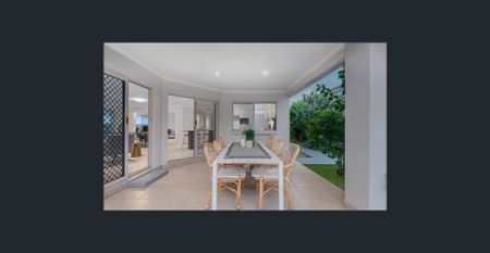 Spacious Home Fully Ducted Air conditioning - Photo 3