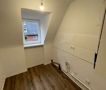 Für die kleine Familie - gemütliche 2,5-Zimmer-Wohnung im Dachgeschoss - Photo 4