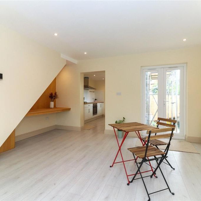 4 bedroom semi-detached house to rent - Photo 1