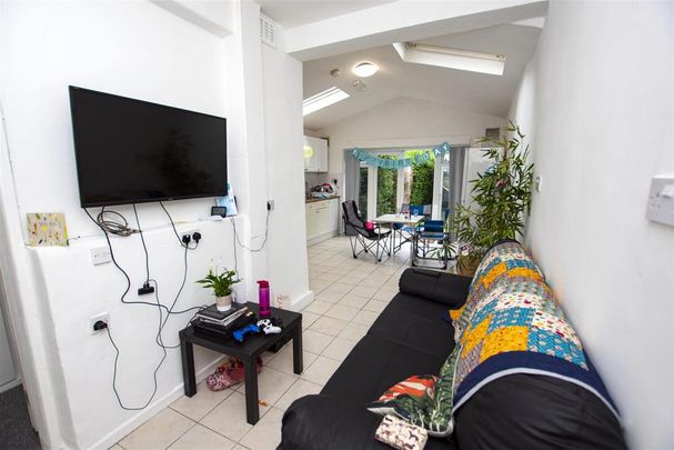 4 bedroom house to rent - Photo 1