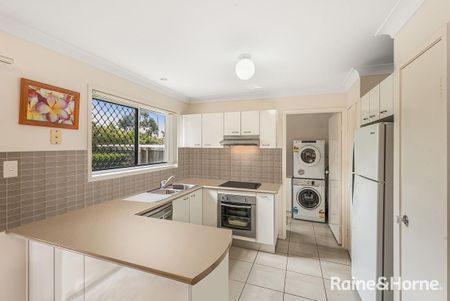 FANTASTIC LOCATION & CONVENIENCE! Heart of North Lakes, 3 Bed 2&1/2 Bath&Study Townhouse, pool&gym - Photo 3