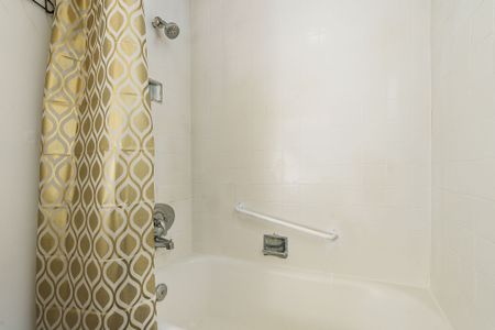 For Lease - 56 Ash Crescent, Toronto, Ontario - Photo 2