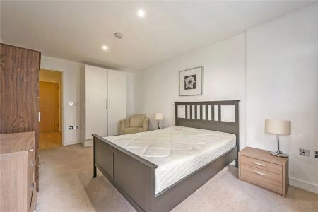 1 bedroom flat - Photo 2