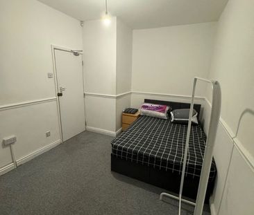 Room in a Shared House, Ash Road, B8 - Photo 3