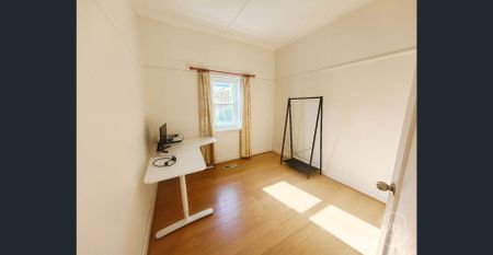 Spacious Family Home in a Prime Box Hill Location (Partly Furnished) - Photo 4