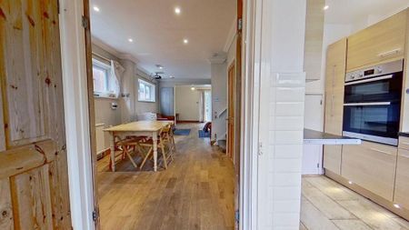 3 bedroom detached house to rent - Photo 3