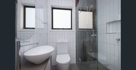 Stylish Eco-Friendly Townhouse - Photo 4