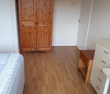 4 bedroom semi-detached house to rent - Photo 5