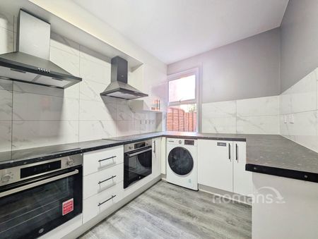 property to rent - Photo 3