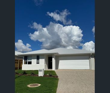 Beautiful 4 Bedroom Family Home - Photo 6