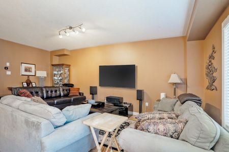 For Lease - 58 Carrier Crescent, Vaughan, Ontario - Photo 4