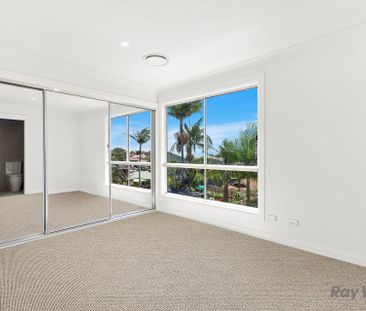 Stylish & Modern Townhouse in the Heart of Balgownie - Photo 4