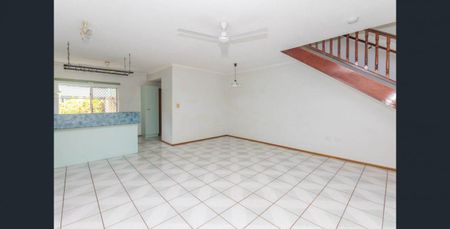 Two Bedroom Townhouse in Quiet complex - Photo 2