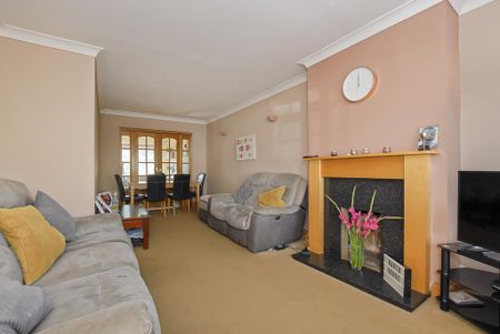 3 bedroom semi-detached house to rent - Photo 3