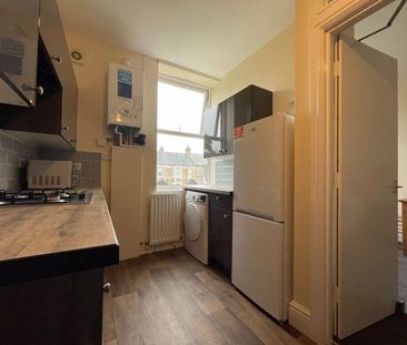 1 bedroom in a flat share to rent - Photo 3