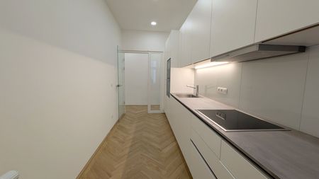 ERSTBEZUG: Unbefristete 3-Zimmer Altbau-Wohnung mit Balkon nahe Palais Auersperg in 1080 Wien zu mieten - Photo 3