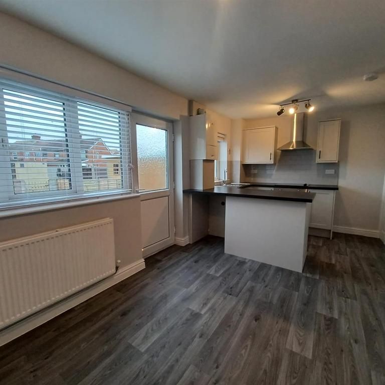 2 bedroom house to rent - Photo 1