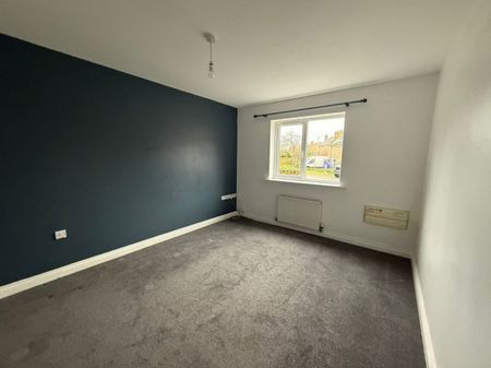 3 bed Town House - To Let - Photo 4