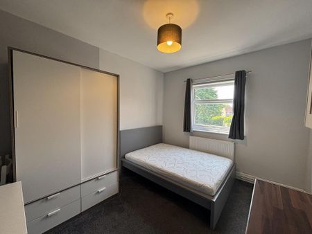 1 bedroom in a house share to rent - Photo 2