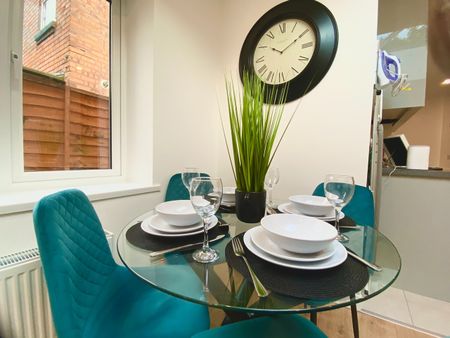 4 Bed Terraced House, Alexander Road, B27 - Photo 4