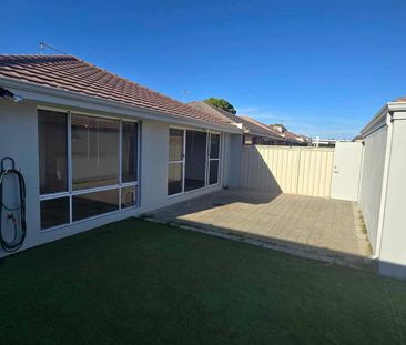 Low Maintenance - Fresh Modern Cottage Block Home - Air Con - Photo 3