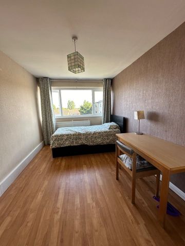 Room in a Shared House, Blanchard Close, SE9 - Photo 3