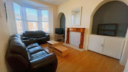 4 bedroom flat to rent - Photo 3