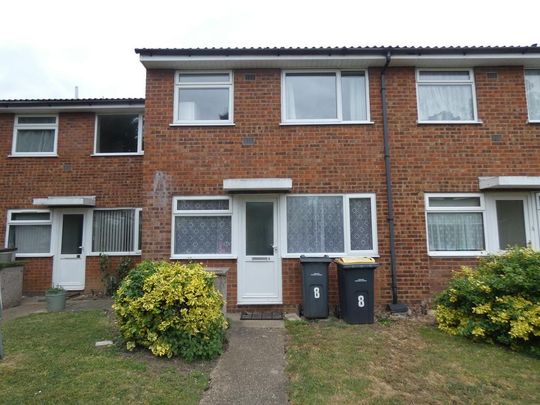 1 bedroom ground floor flat to rent - Photo 1