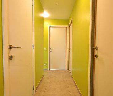 Recent appartement in centrum Poperinge met autostaanplaats. - Photo 1